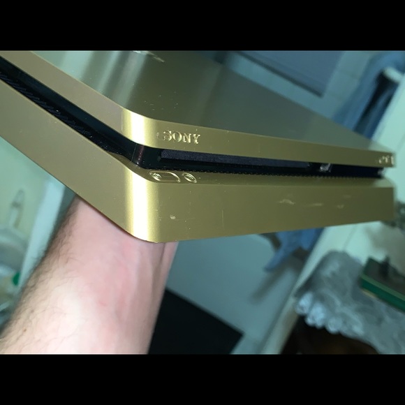PlayStation 4 - LIMITED EDITION - GOLD 2TB - Picture 6 of 8
